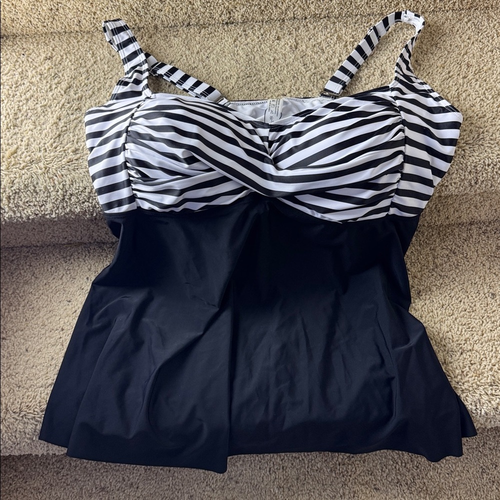 NEW Aqua Eve Women Plus Size Flowy Tankini Top Adjustable Straps Black/White 22W